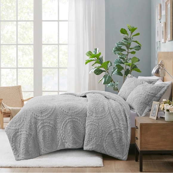 Madison Park Arya Embroidered Medallion Faux Fur Ultra Plush Comforter Set - Picture 3 of 10